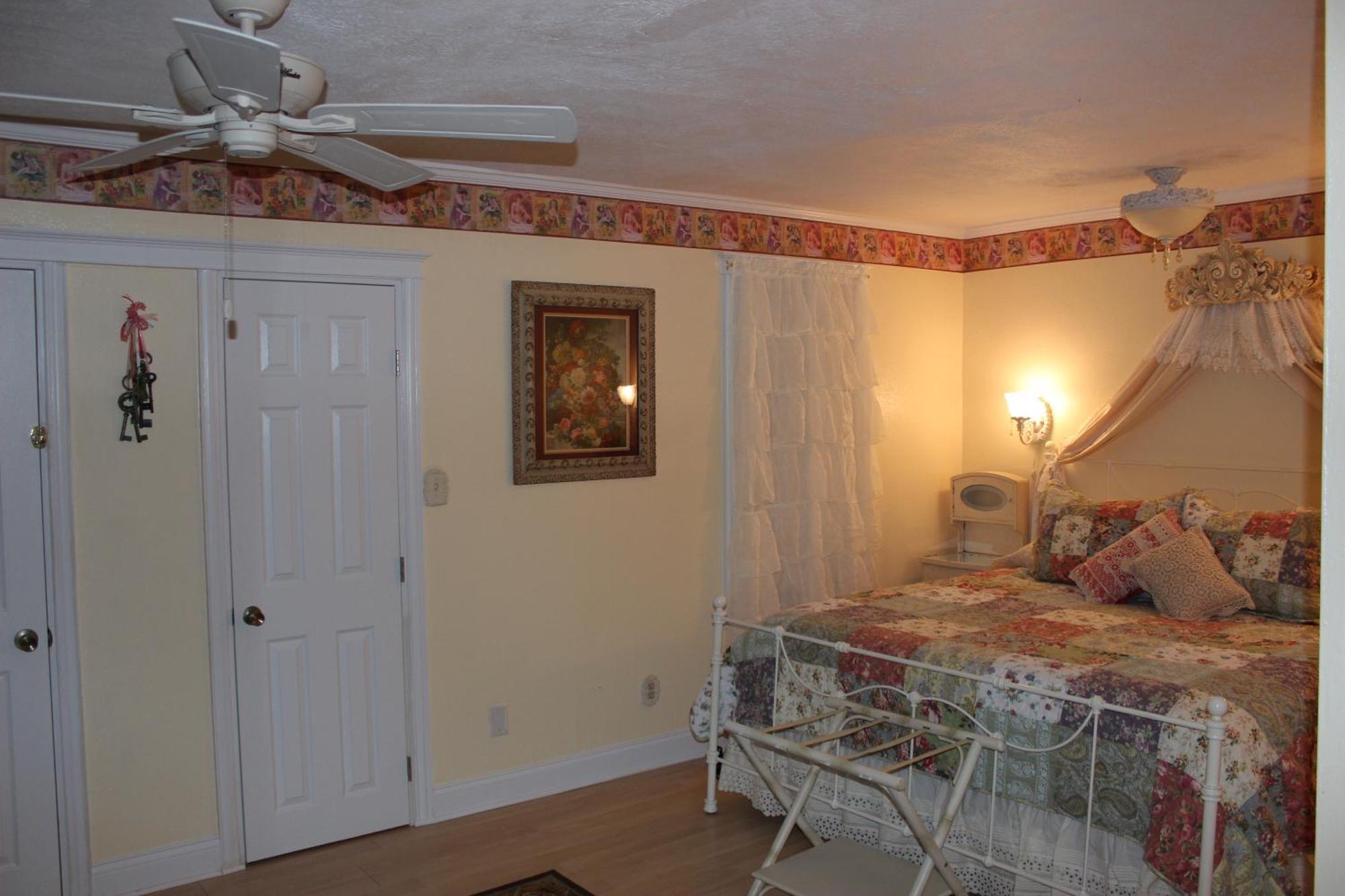 Book Nook Inn Lumberton Room photo