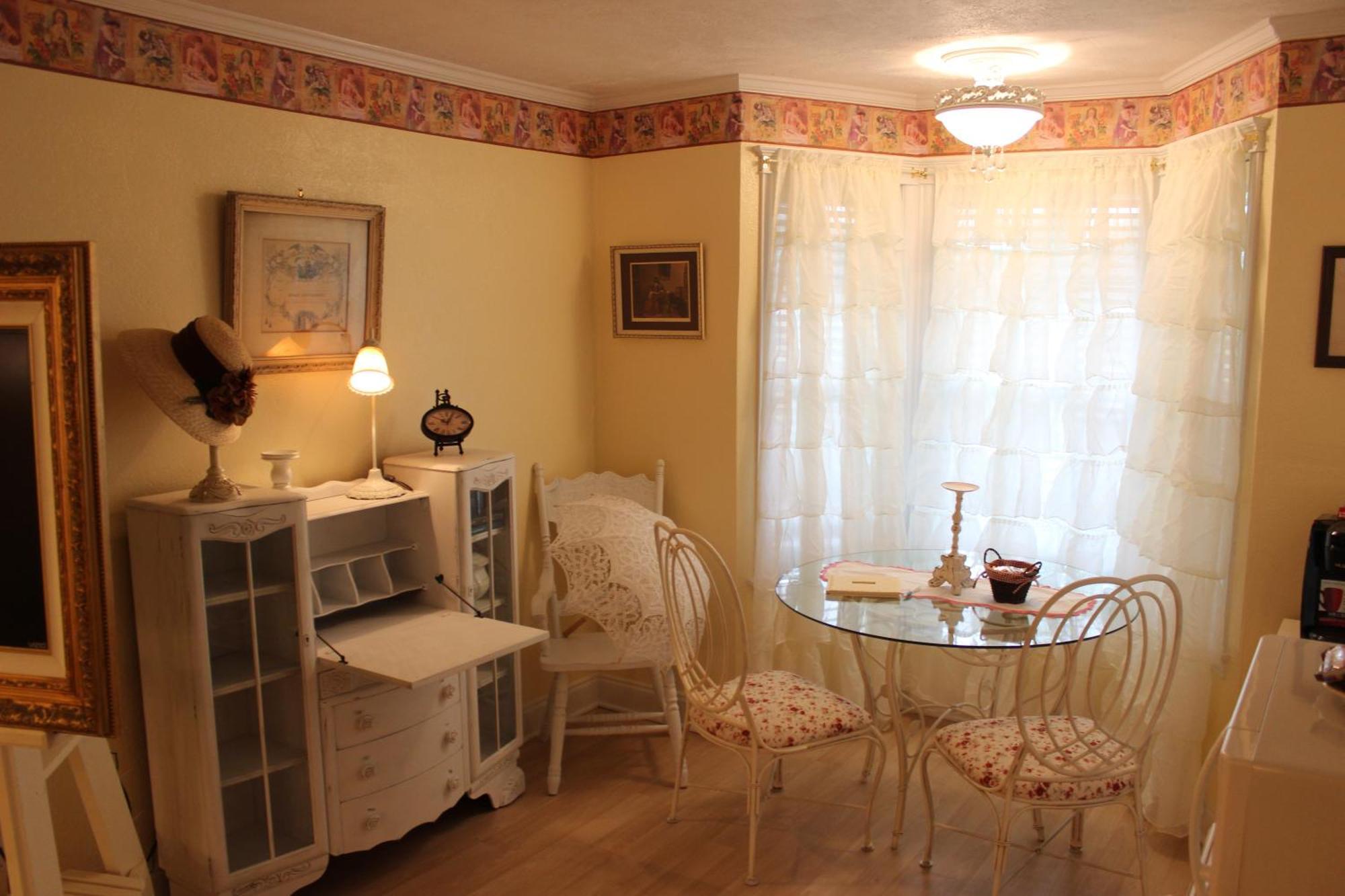 Book Nook Inn Lumberton Room photo
