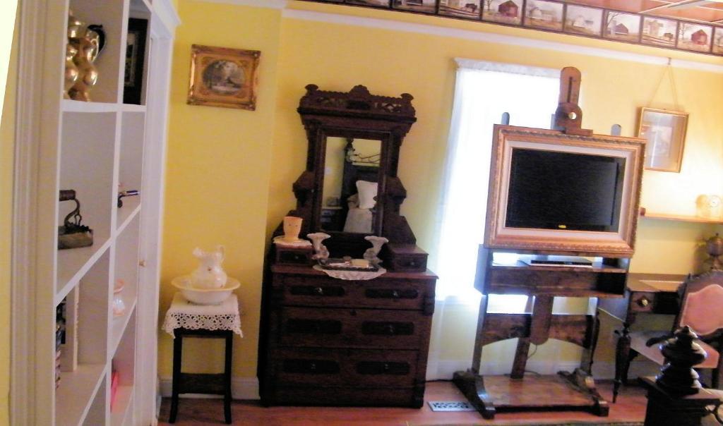 Book Nook Inn Lumberton Room photo