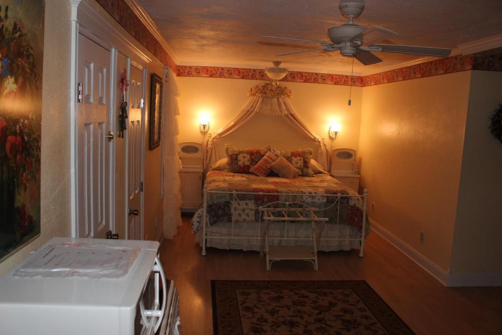Book Nook Inn Lumberton Room photo